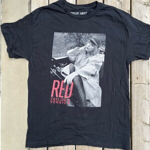 Taylor Swift Red TV Black T-shirt Size Medium